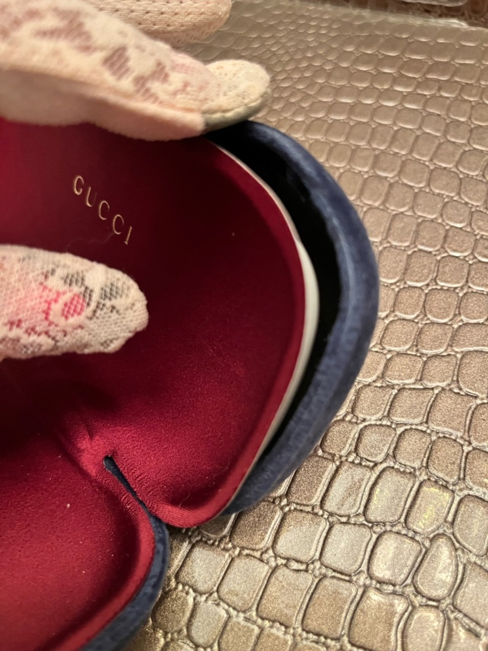 Gucci Navy Velvet Eyewear Case w/Red Lined Interior & Pouch, Linen, & COA Card - Picture 9 of 10